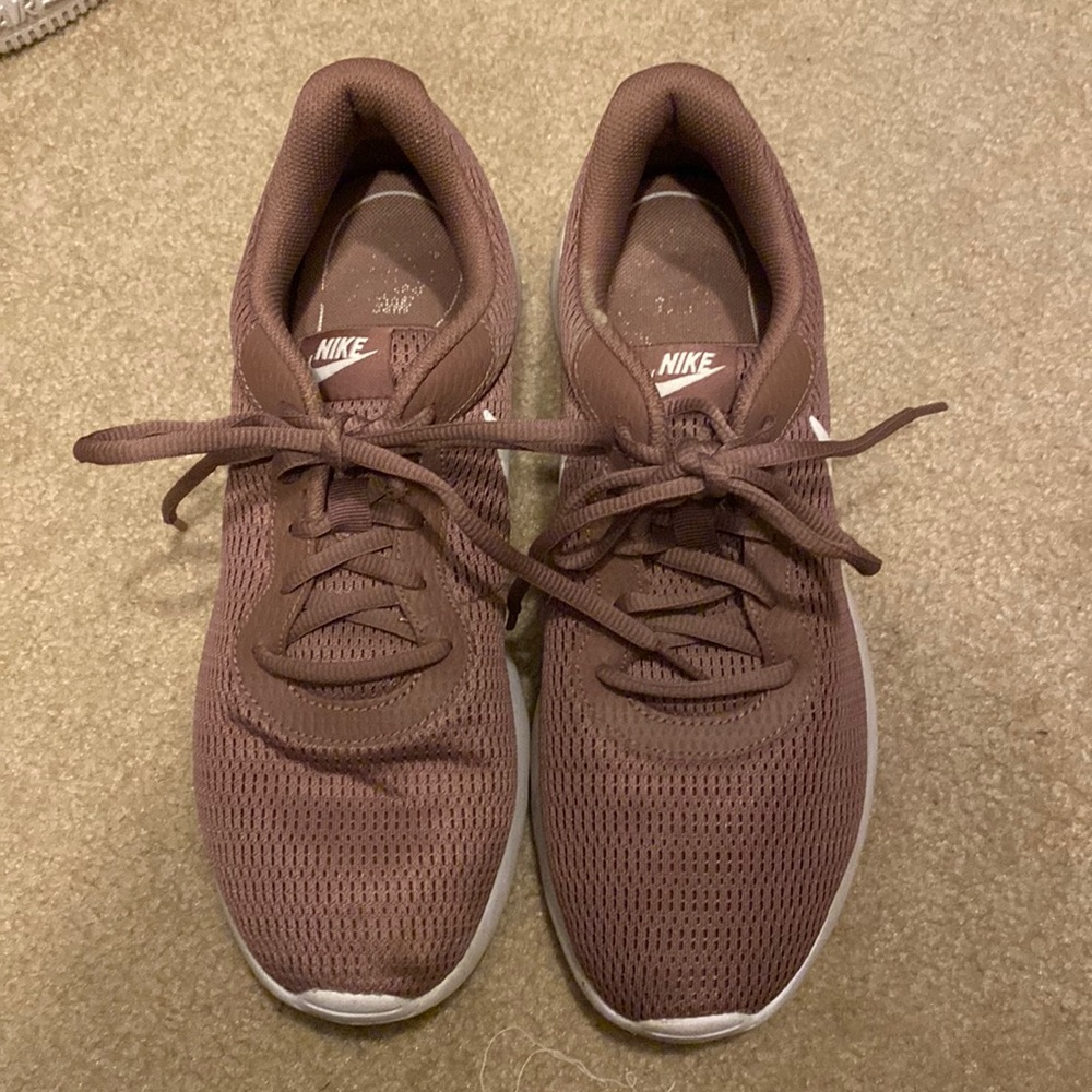 Nike Tanjun shoes